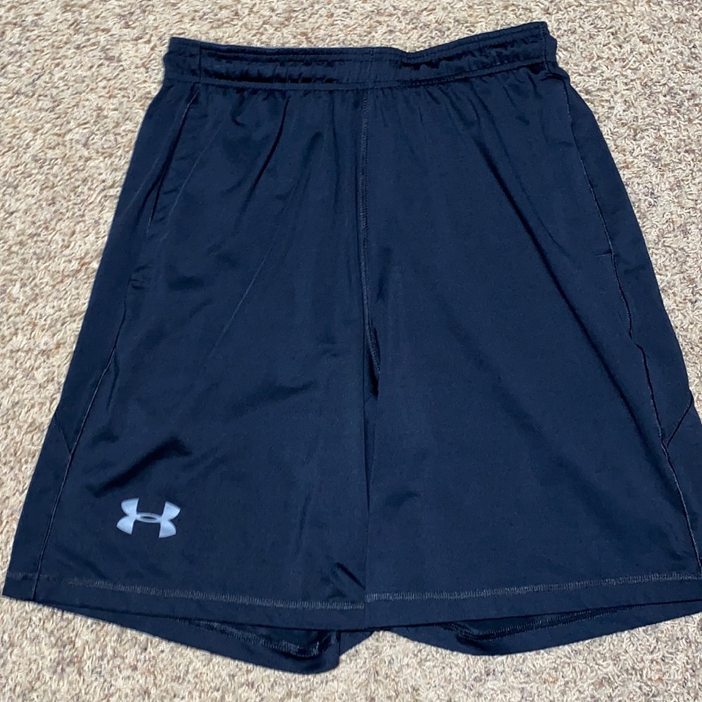 Men’s Black Under Armour Shorts - Size M